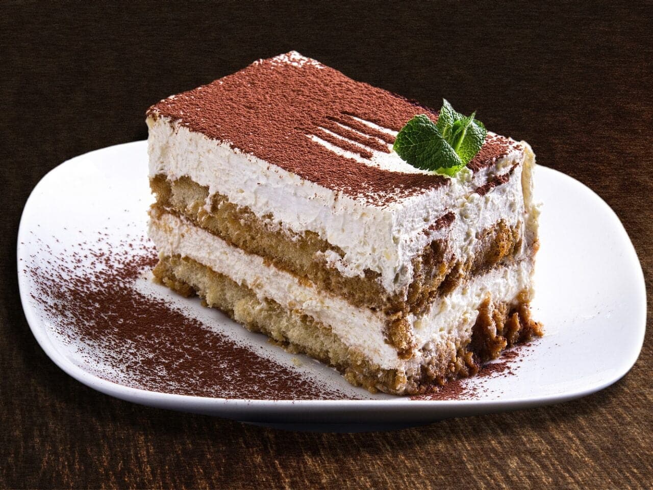 Bolo Tiramisu Italiano A Fusao Perfeita de Sabor e Tradicao e1717452235619