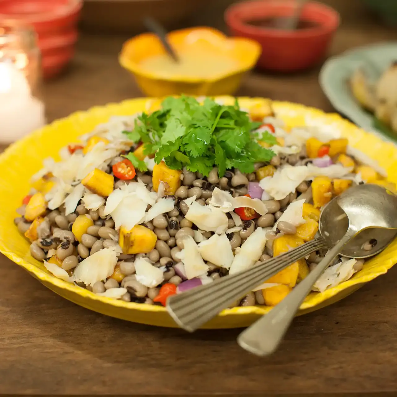 Salada de Bacalhau com Feijao Fradinho Deliciosa e Pratica e1717363010783